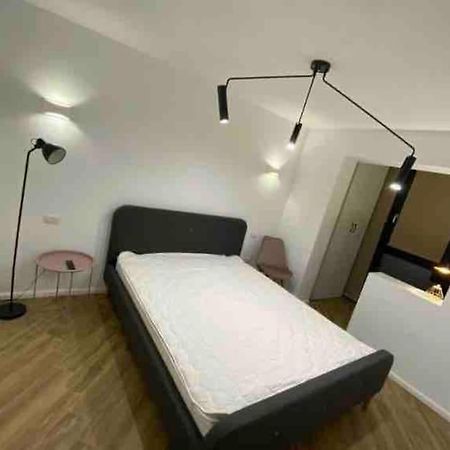 דירות סוסאבה Enescu Flat מראה חיצוני תמונה
