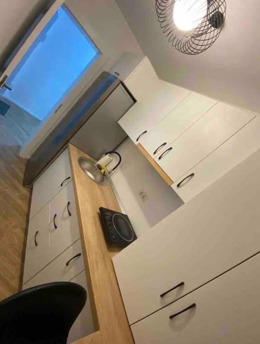 דירות סוסאבה Enescu Flat מראה חיצוני תמונה